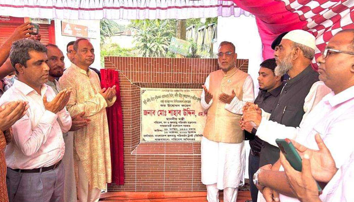সরকার উন্নয়নে বদ্ধপরিকর: পরিবেশমন্ত্রী