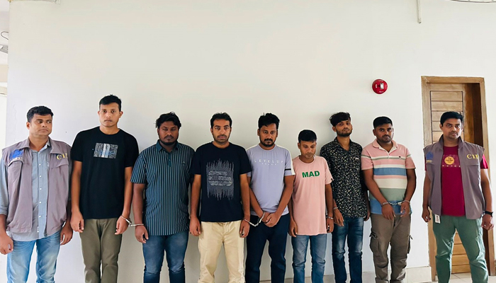 দেশে বসে ‘বিদেশি পর্নস্টার’ সেজে ডলার হাতিয়ে নিতেন তারা