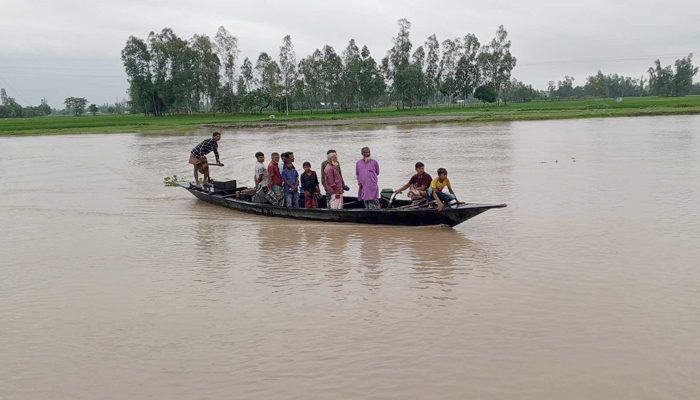 তিস্তার পানি বেড়ে ডুবে গেছে নিচু এলাকা, বন্যার আশঙ্কা